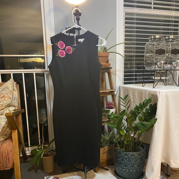 Calvin Klein Black and Floral Dress. Size 6 - Picture 6 of 7